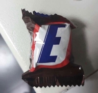 E батончик еда маленький обрезанный размер_не_главное смехуёчки сникерс шоколад язык:английский // 600x573 // 28KB