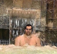 аквапарк взгляд водичка водопад всрато голый_мужик зодумолся квадратное_ебало мокрый мужик смехуёчки смотрит_в_камеру смотрит_как_на_говно суровость // 604x580 // 177KB